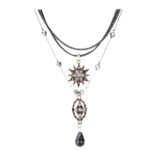 Collar Estrella Negro con Cadena Dorada