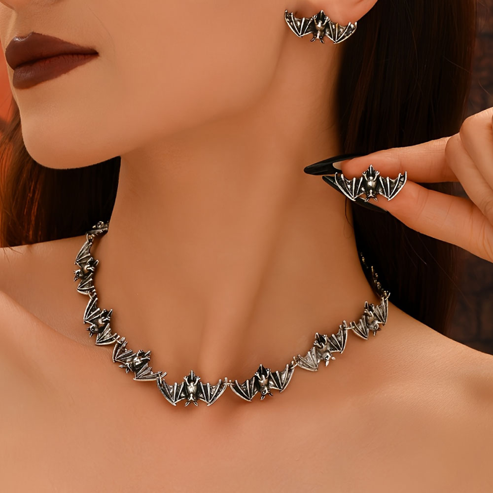 Set de Collar y Aretes Murcielago estilo Gótico - Imagen 4
